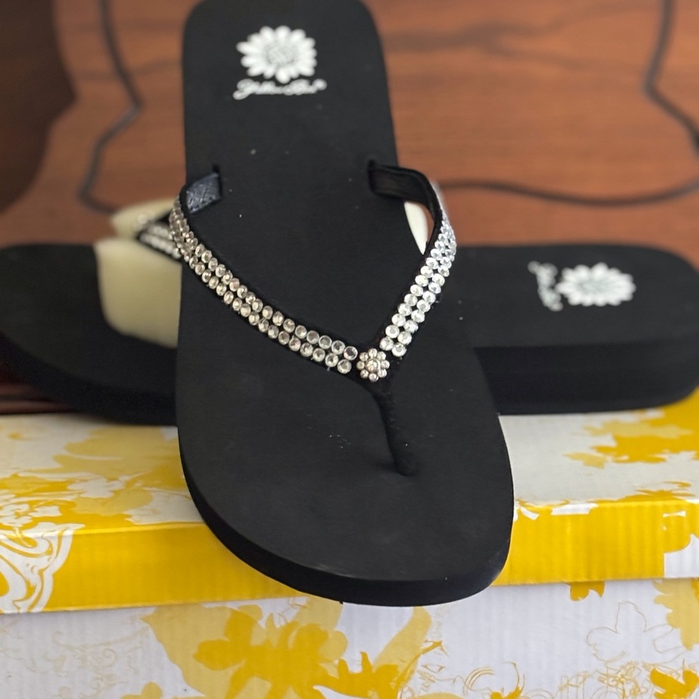 Yellow Box Jello Elegant Black Flip-Flops with Rhinestone Detailing